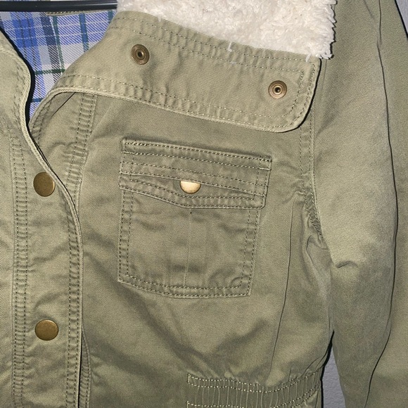 Old Navy Size Medium Warm Coat Green w/ 4 pockets all snaps in working condition - Picture 3 of 6